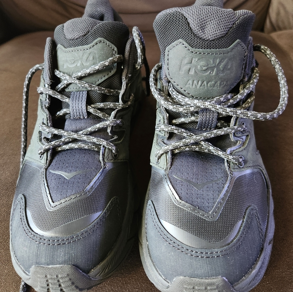 Hoka shoes women size 5B.